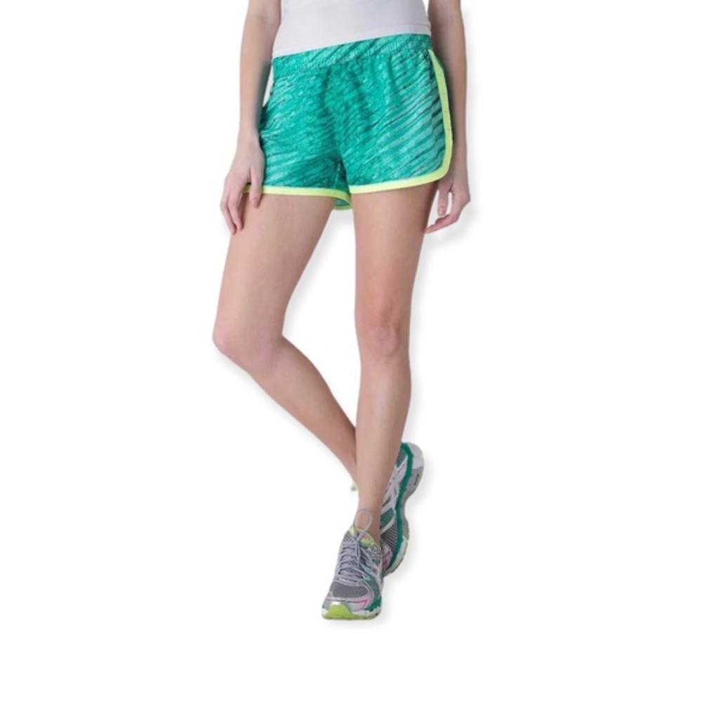 230✨Under Armour Great Escape Active Shorts✨